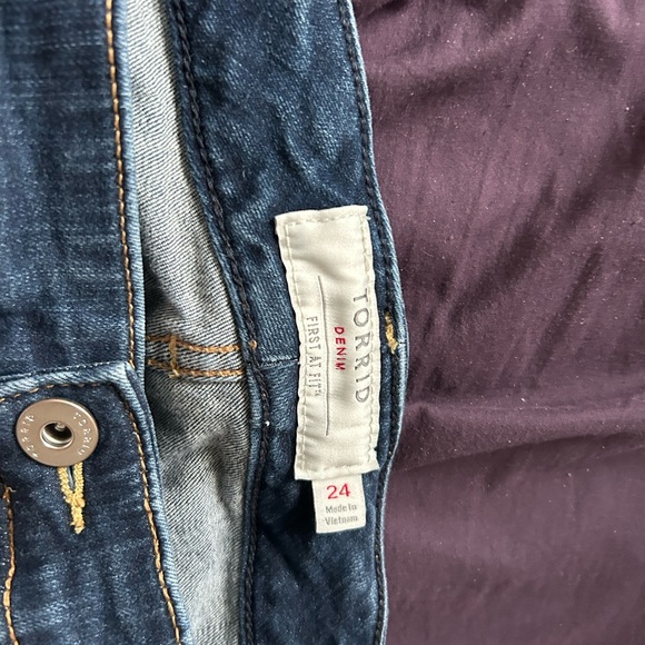 Dark Denim Bermuda Boyfriend Vintage Stretch Mid-Rise Short - Picture 2 of 3